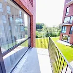 M18 Waterside Park Apartments, Self Check-in, Free Parking, Wi-fi