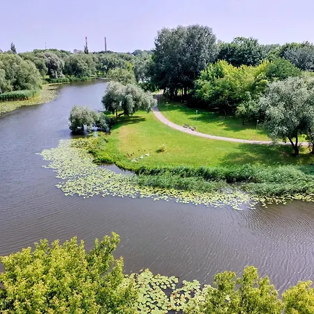 M18 Waterside Park Apartments, Self Check-in, Free Parking, Wi-fi