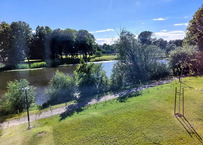 M18 Waterside Park Apartments, Self Check-in, Free Parking, Wi-fi